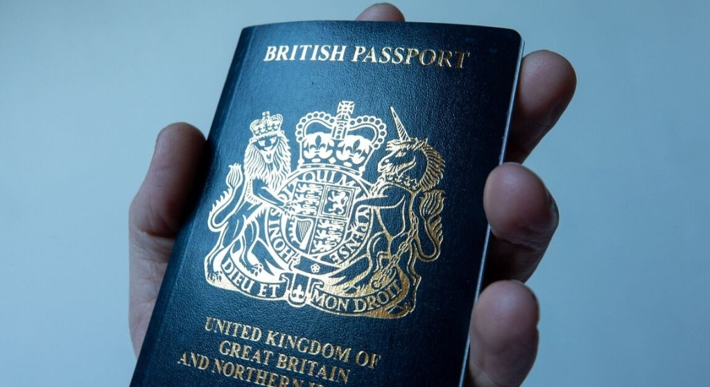 نمایی از پاسپورت انگلیس